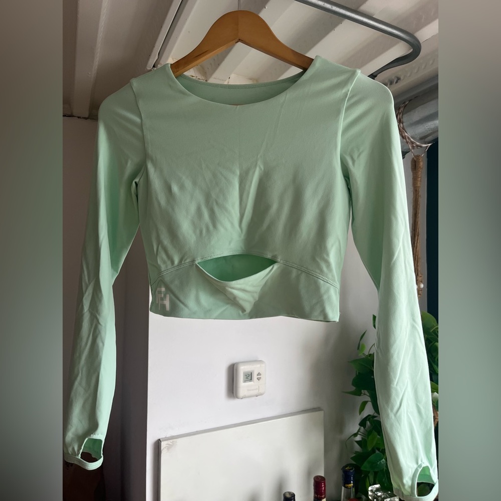 Mint Green Long Sleeve Crop Cut-Out (M)